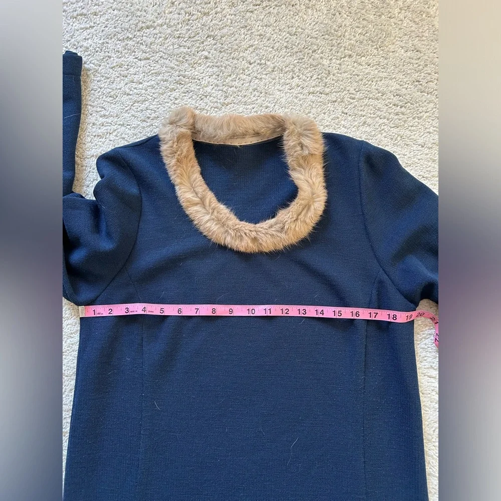 Elegant, Fur-lined, heavy cotton blue dress - Picture 5 of 6